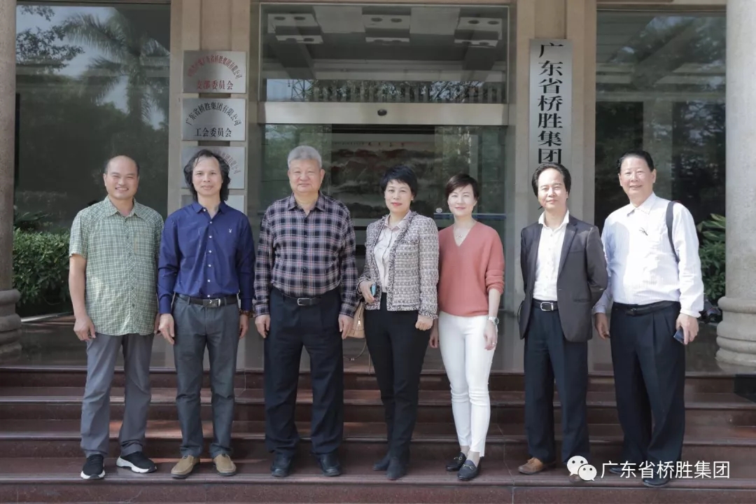 24日上午，北京攝影函授學(xué)院張?jiān)洪L、惠州分院吳院長、惠州藝術(shù)攝影協(xié)會(huì)林海會(huì)長一行到橋勝集團(tuán)參觀訪問