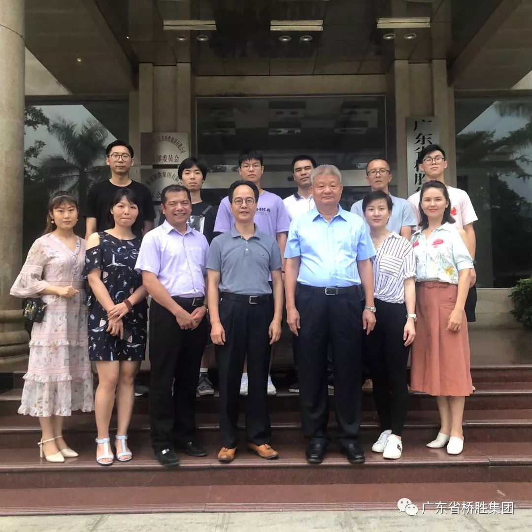 昨天下午北京攝影函授學(xué)院惠州分院吳燕峰院長一行到橋勝集團(tuán)參觀訪問