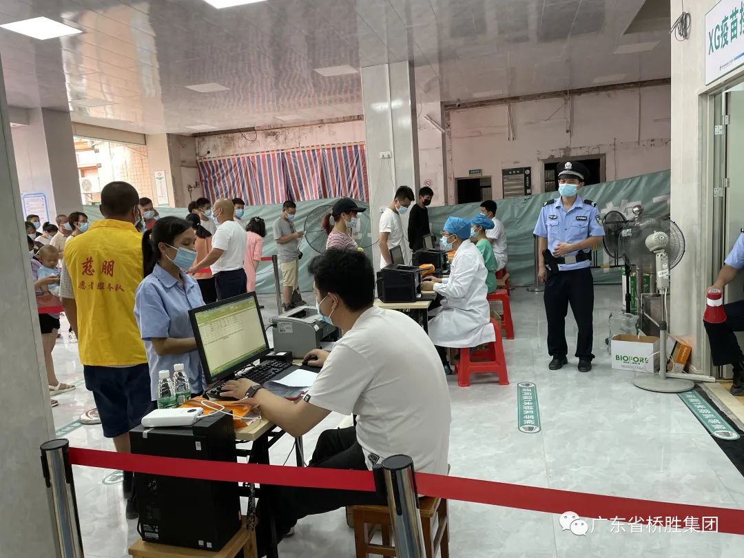 尊敬的最美逆行者，你們辛苦了！——市勞模協(xié)會(huì)、廣東省橋勝集團(tuán)慰問區(qū)一線醫(yī)務(wù)人員 